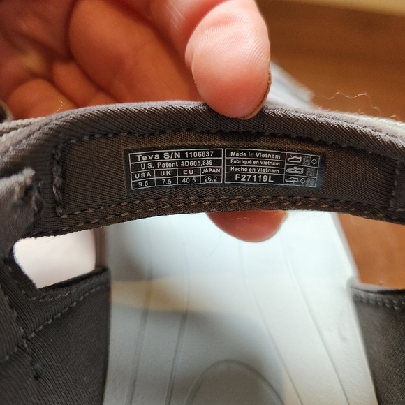 Teva Closed Toe Sandal Strappy Gray Comfort 9.5 - Picture 2 of 12